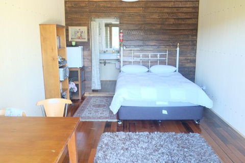 Yea Cabin Bunkhouse - QLD Tourism 7