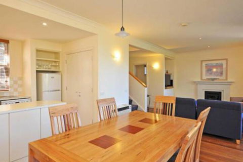 Villa Petit Verdot Located Within Cypress Lakes - Queensland Tourism 3