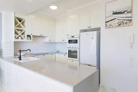 Unit 8 Bronte Of Coolum 8 12 Coolum Terrace Coolum Beach 500 Bond LINEN INCLUDED WIFI - Queensland Tourism 3