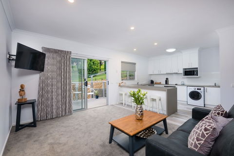 Albury Yalandra Apartment 4 - Queensland Tourism 1