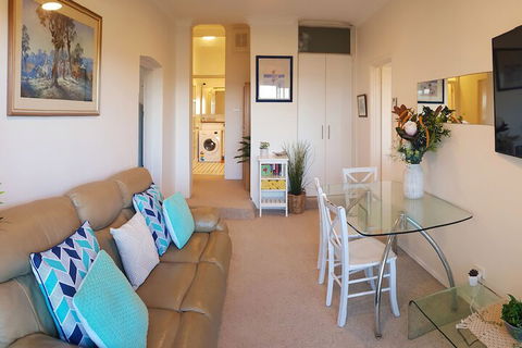 Coachhouse On The Beach - QLD Tourism 1