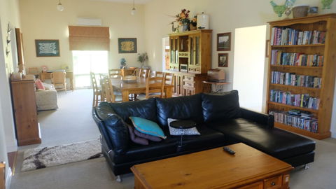 Yea Woodduck Cottage - Queensland Tourism 2