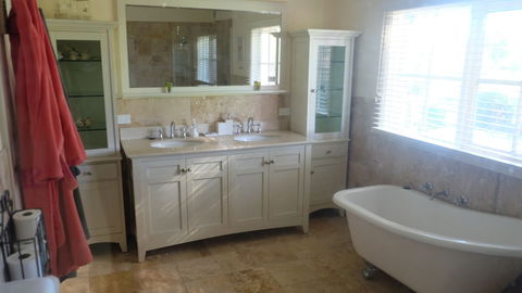 Yea Woodduck Cottage - Queensland Tourism 5