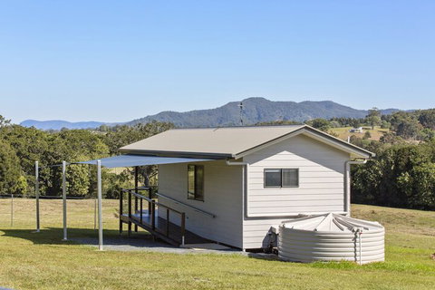 Valley Cabins By The Creek - QLD Tourism 1