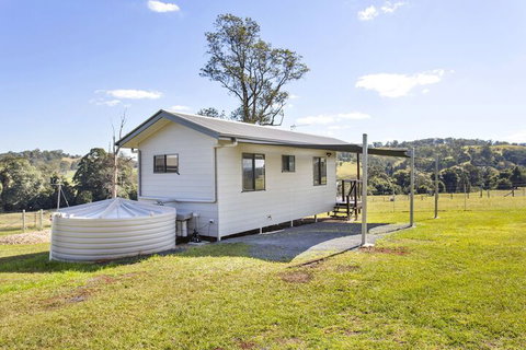 Valley Cabins By The Creek - QLD Tourism 5