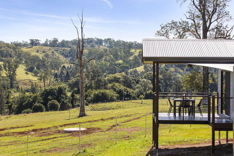 Valley Cabins By The Creek - QLD Tourism 4