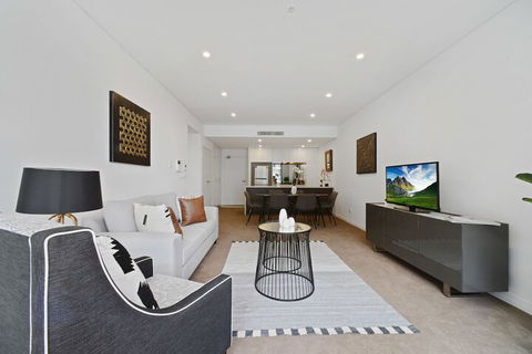 HomeHotel Waterside Luxury & New Residences - Queensland Tourism 3