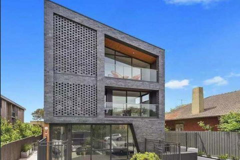 106 Modern Prestige 3 Storey New Establishment - Queensland Tourism 1