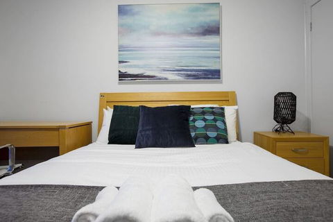 104 Sanctuary Lake Donatella Retreat - Queensland Tourism 7