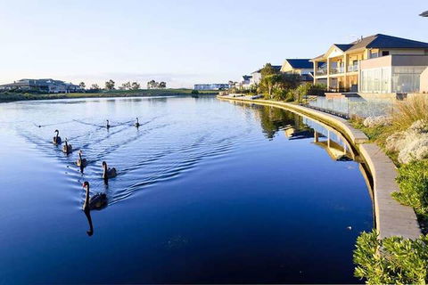 104 Sanctuary Lake Donatella Retreat - Queensland Tourism 2