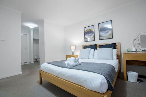 104 Sanctuary Lake Donatella Retreat - Queensland Tourism 3