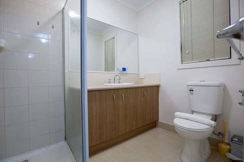 104 Sanctuary Lake Donatella Retreat - Queensland Tourism 5
