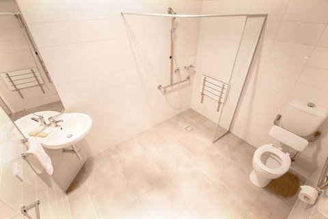 Wellington Lake Retreat - QLD Tourism 2