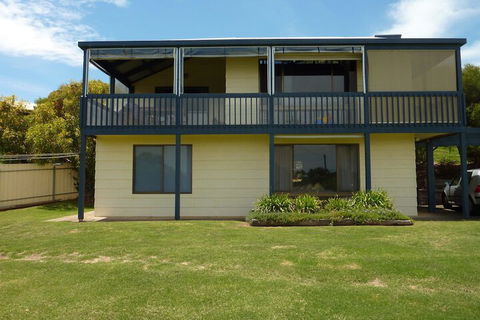 31 Elizabeth Crescent - QLD Tourism 1