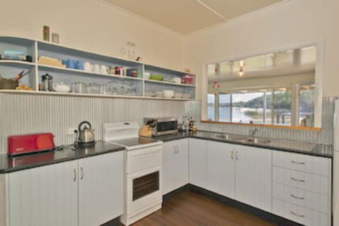Lobster Cottage Sawtell NSW - QLD Tourism 0