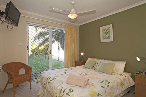 1 / 17 22nd Ave Sawtell NSW - QLD Tourism 4