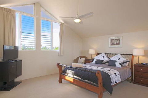 1 / 17 22nd Ave Sawtell NSW - QLD Tourism 2