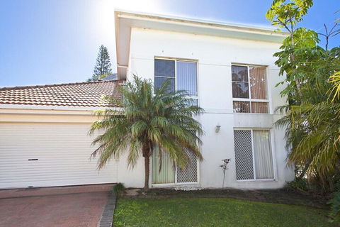 1 / 17 22nd Ave Sawtell NSW - QLD Tourism 1