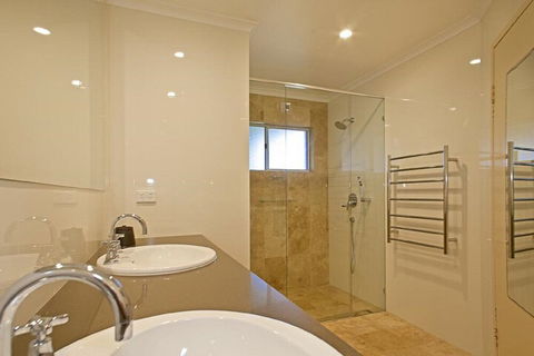 1 / 17 22nd Ave Sawtell NSW - QLD Tourism 6