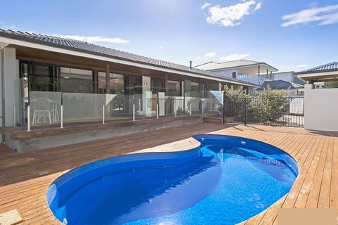 Hibiscus House Sawtell NSW - QLD Tourism 1