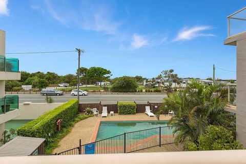 BEACH BLISS LUXURIOUS APARTMENT With POOL - QLD Tourism 1