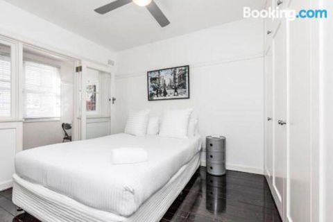 Two Bedroom Apartment In Elizabeth Bay & Potts Point - QLD Tourism 6