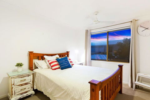 Beachside Holiday Escape - Queensland Tourism 7
