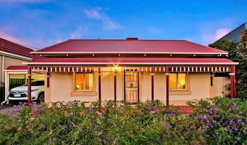 Adelaide 4 Bedroom House With Pool - QLD Tourism 0