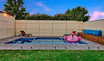 Adelaide 4 Bedroom House With Pool - QLD Tourism 3