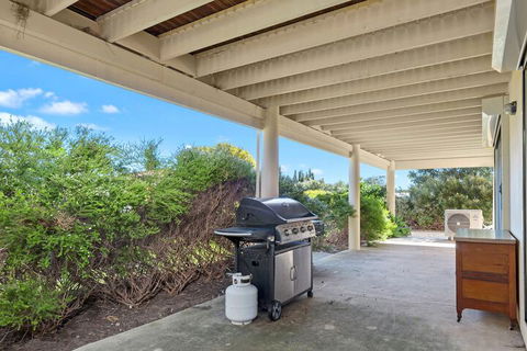 22 Broadbeach Drive - QLD Tourism 1