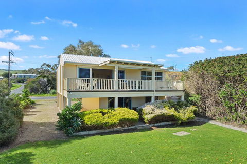 22 Broadbeach Drive - QLD Tourism 3