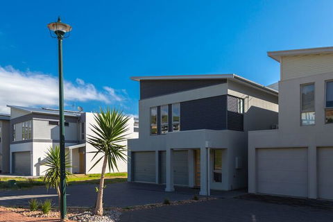 Time Away 50 Turnberry Drive - QLD Tourism 1