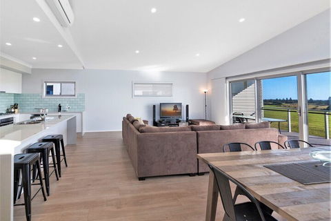 Time Away 50 Turnberry Drive - QLD Tourism 7