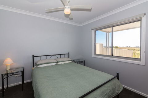 Time Away 50 Turnberry Drive - QLD Tourism 4