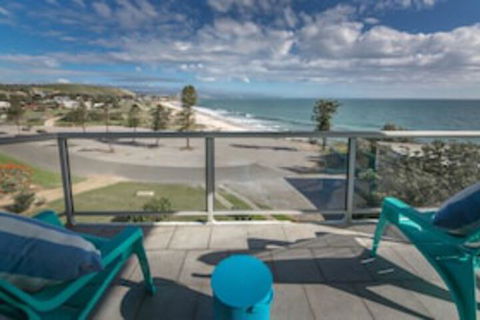King Of North Bay 103 Gold Coast Drive - QLD Tourism 0