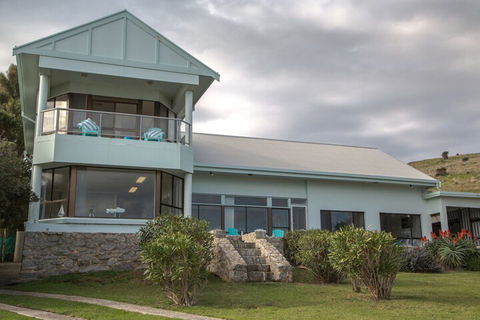 King Of North Bay 103 Gold Coast Drive - QLD Tourism 1