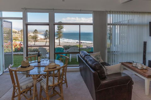 King Of North Bay 103 Gold Coast Drive - QLD Tourism 3