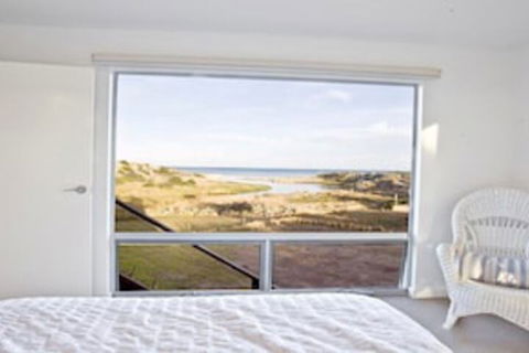 Stones Throw 26 River View Drive - QLD Tourism 0