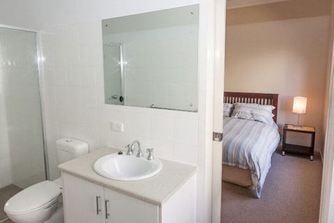 Golfers Paradise 52 Huntingdale Drive - QLD Tourism 3