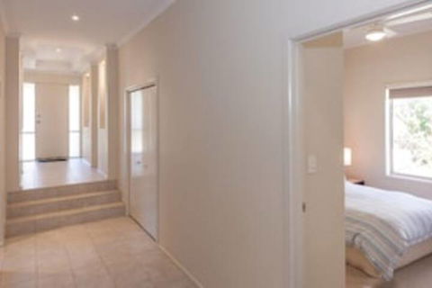 Golfers Paradise 52 Huntingdale Drive - QLD Tourism 0