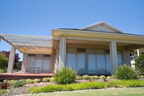 Golfers Paradise 52 Huntingdale Drive - QLD Tourism 1