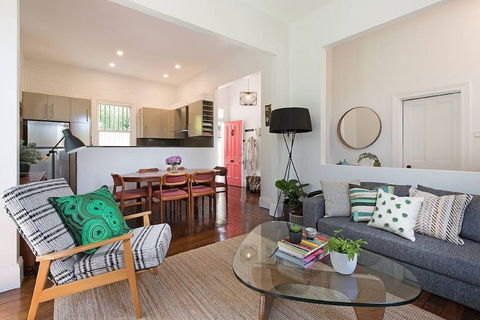 Historic 1890s House With Terraced Backyard Deck H346 - QLD Tourism 4