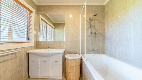 Loch Retreat 550m TO Town - QLD Tourism 2