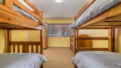Loch Retreat 550m TO Town - QLD Tourism 1