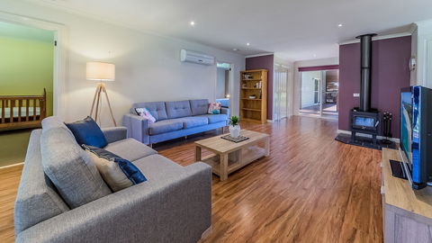 Loch Retreat 550m TO Town - QLD Tourism 3