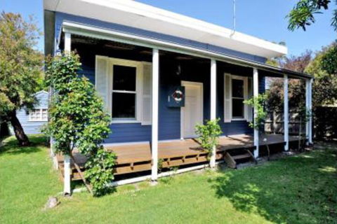 MY Fair Lady External Bathroom PET Friendly - QLD Tourism 0