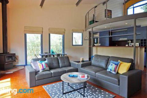 Surf Sounds Free Wifi PET Friendly Surf Side! - QLD Tourism 5