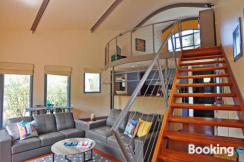 Surf Sounds Free Wifi PET Friendly Surf Side! - QLD Tourism 3