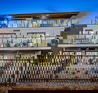 Manhattan Apartments - Notting Hill - Queensland Tourism