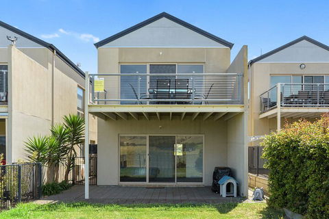 Wenneelys 26 / 45 St. Andrews Boulevard - QLD Tourism 5